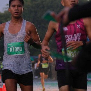 Race photo from BAUR RUN 2025