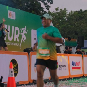 Race photo from BAUR RUN 2025
