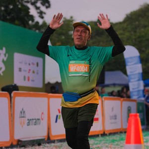 Race photo from BAUR RUN 2025