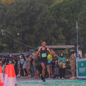 Race photo from BAUR RUN 2025