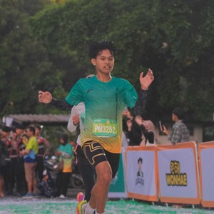 Race photo from BAUR RUN 2025