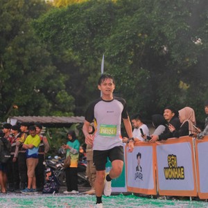 Race photo from BAUR RUN 2025