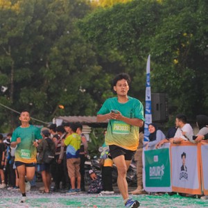 Race photo from BAUR RUN 2025