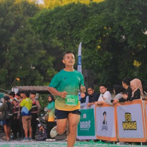 Race photo from BAUR RUN 2025