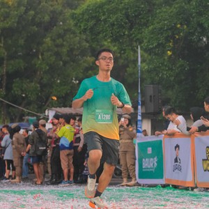 Race photo from BAUR RUN 2025