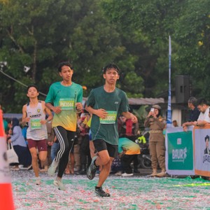 Race photo from BAUR RUN 2025