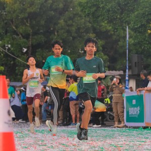 Race photo from BAUR RUN 2025