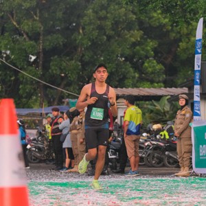 Race photo from BAUR RUN 2025