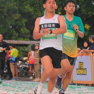 Race photo from BAUR RUN 2025