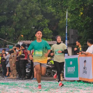 Race photo from BAUR RUN 2025