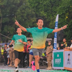 Race photo from BAUR RUN 2025