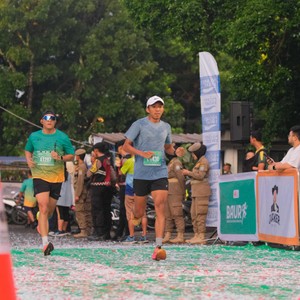 Race photo from BAUR RUN 2025
