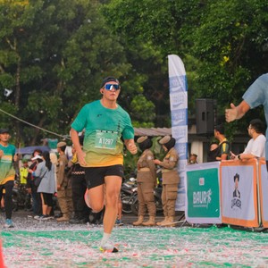 Race photo from BAUR RUN 2025