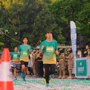 Race photo from BAUR RUN 2025