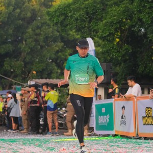 Race photo from BAUR RUN 2025