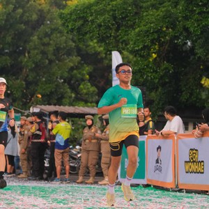 Race photo from BAUR RUN 2025
