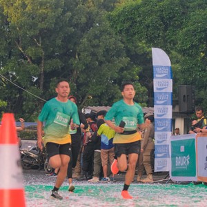 Race photo from BAUR RUN 2025
