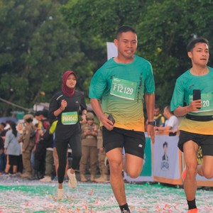 Race photo from BAUR RUN 2025
