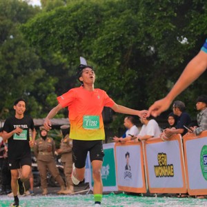 Race photo from BAUR RUN 2025