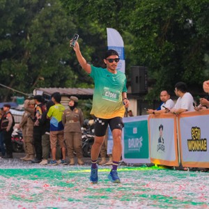 Race photo from BAUR RUN 2025