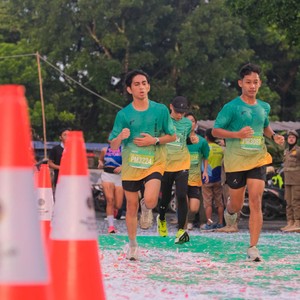Race photo from BAUR RUN 2025