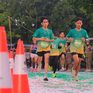 Race photo from BAUR RUN 2025