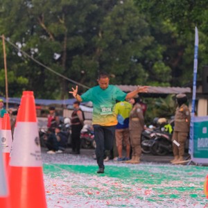 Race photo from BAUR RUN 2025