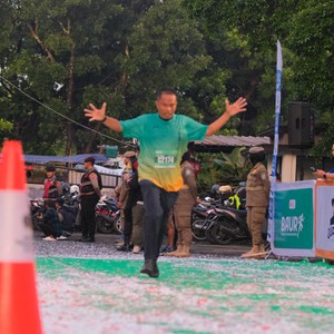 Race photo from BAUR RUN 2025