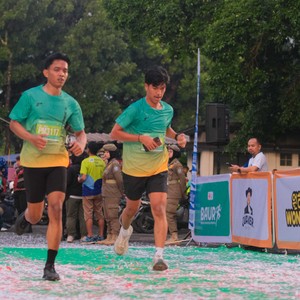 Race photo from BAUR RUN 2025