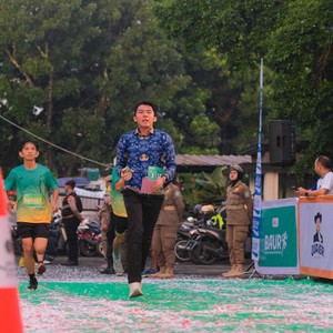 Race photo from BAUR RUN 2025