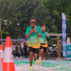 Race photo from BAUR RUN 2025