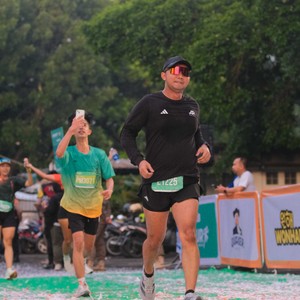 Race photo from BAUR RUN 2025