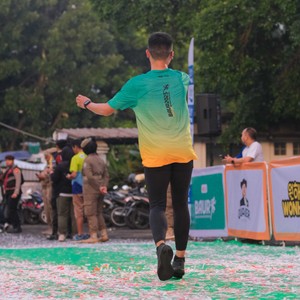 Race photo from BAUR RUN 2025