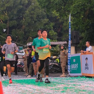 Race photo from BAUR RUN 2025
