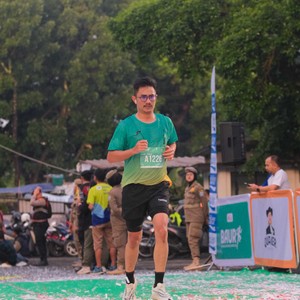 Race photo from BAUR RUN 2025