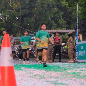 Race photo from BAUR RUN 2025
