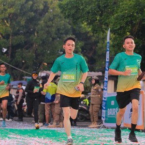 Race photo from BAUR RUN 2025