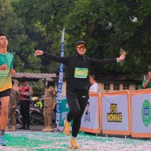 Race photo from BAUR RUN 2025