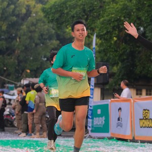 Race photo from BAUR RUN 2025
