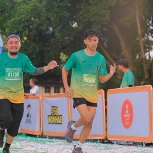 Race photo from BAUR RUN 2025