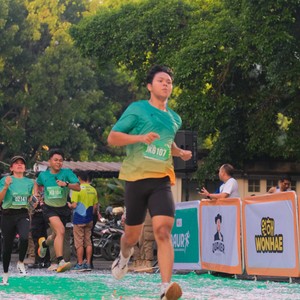Race photo from BAUR RUN 2025
