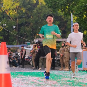 Race photo from BAUR RUN 2025