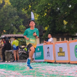 Race photo from BAUR RUN 2025