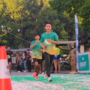 Race photo from BAUR RUN 2025