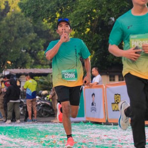 Race photo from BAUR RUN 2025