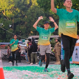Race photo from BAUR RUN 2025