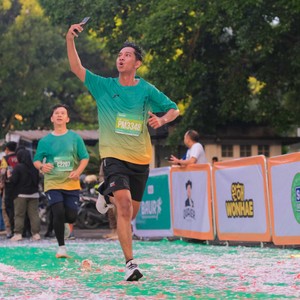Race photo from BAUR RUN 2025