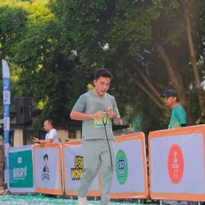 Race photo from BAUR RUN 2025