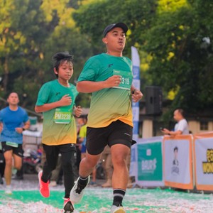 Race photo from BAUR RUN 2025