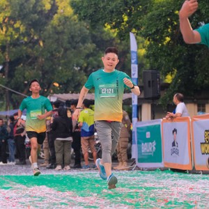 Race photo from BAUR RUN 2025